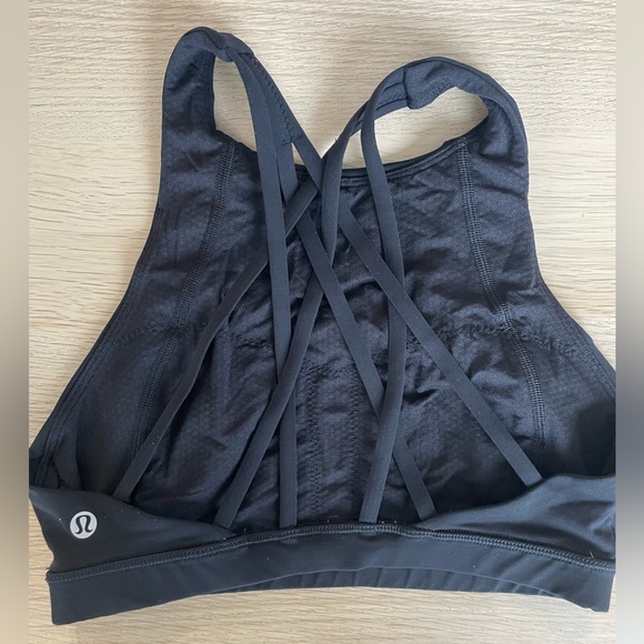 High neck Lululemon sports bra size 4 - Picture 2 of 2